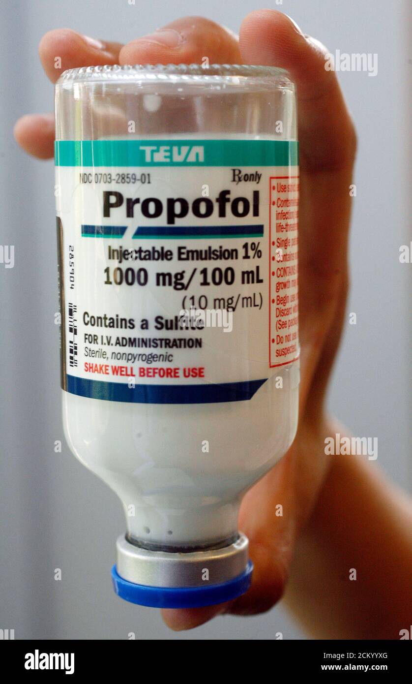 Eine Flasche des betäubenden Medikaments Propofol ist Good Samaritan  Hospital in Los Angeles 31. Juli 2009 abgebildet. Das Los Angeles County  Coroner sagte am Freitag, dass es den Tod von Popstar Michael