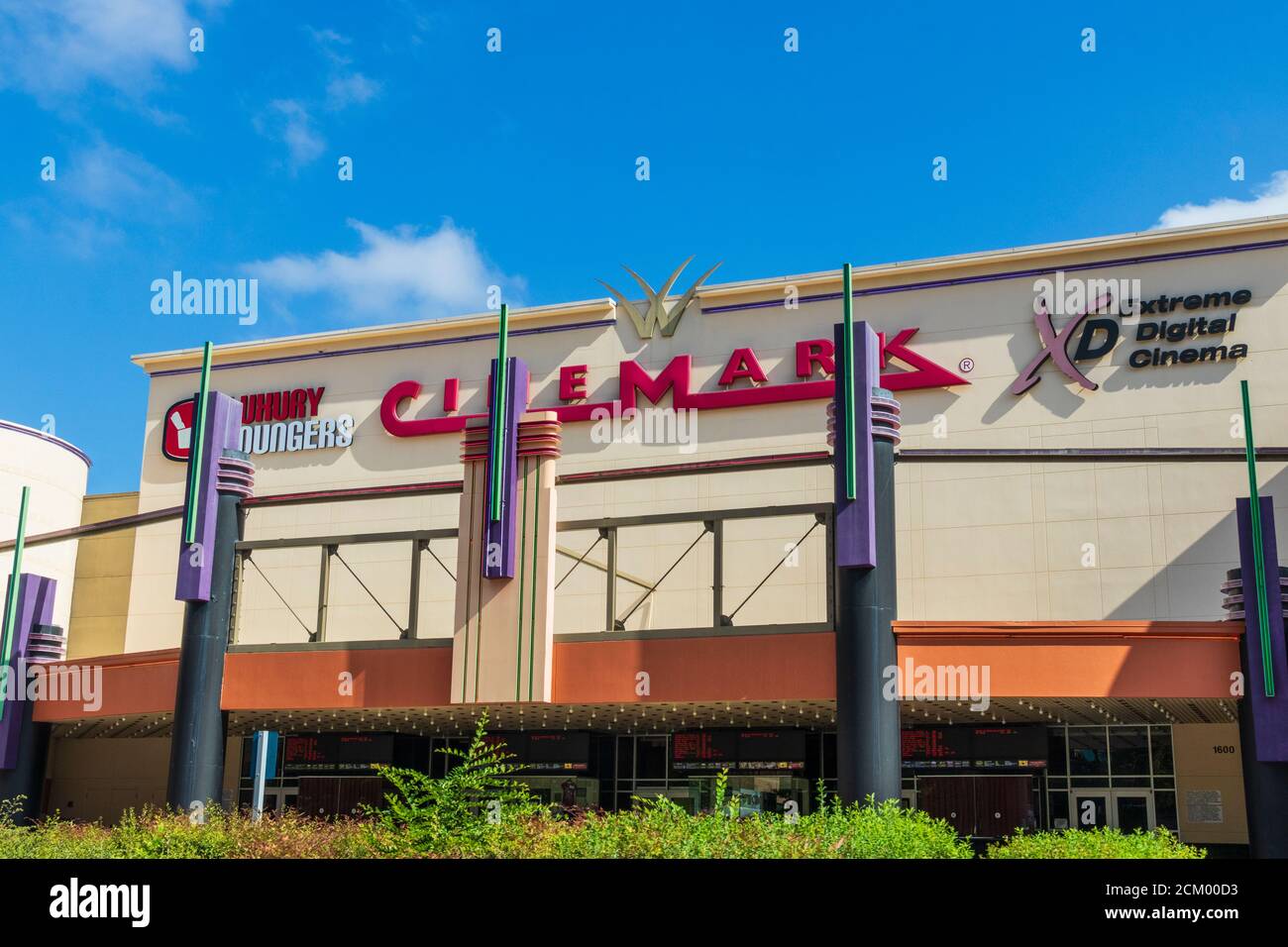 Das Cinemark Movie Theatre am Lake Robbins Drive in The Woodlands, Texas, Town Center. Stockfoto