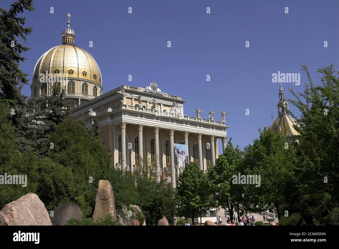 Licheń, Polen, Basilika der Seligen Jungfrau Maria. Polen, Basilika der Heiligen Jungfrau Maria Bazylika Matki Bożej. Teil des Gebäudes - die Kuppel Stockfoto
