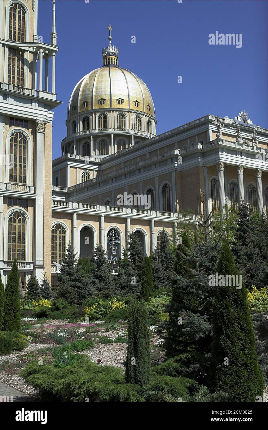 Licheń, Polen, Basilika der Seligen Jungfrau Maria. Polen, Basilika der Heiligen Jungfrau Maria Bazylika Matki Bożej. Teil des Gebäudes - die Kuppel Stockfoto