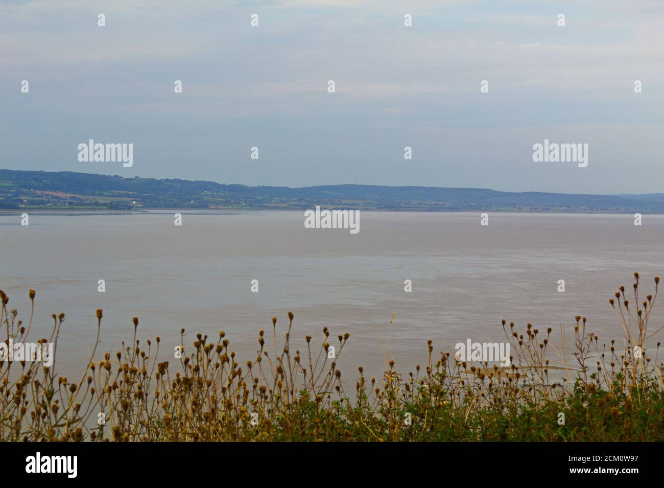 Neblige Gewässer vor der englischen Küste Stockfoto