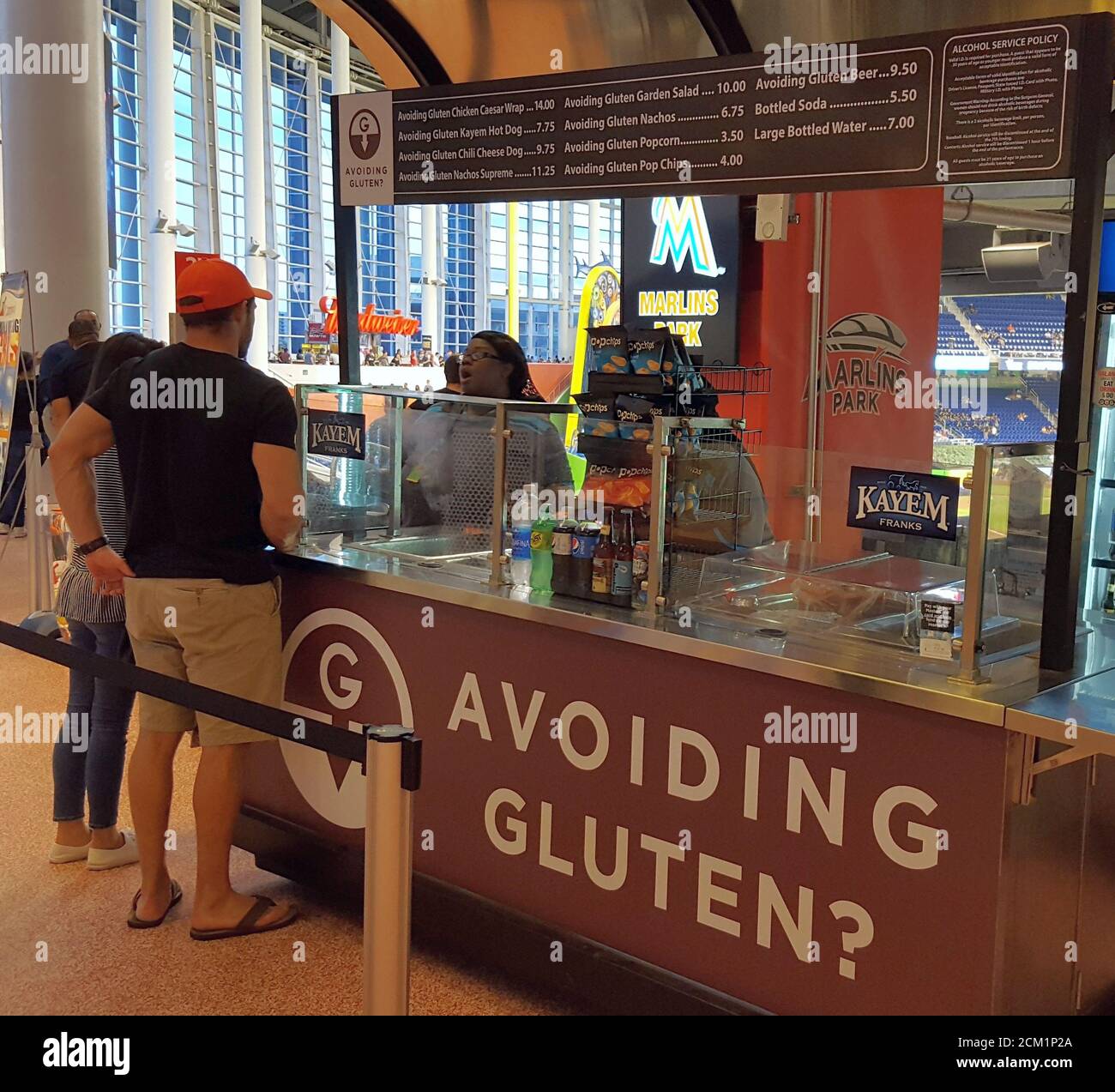 Vermeiden von Gluten?, die glutenfreie Lebensmittel stehen im Marlins Park Baseball, Miami, Florida, USA Stockfoto
