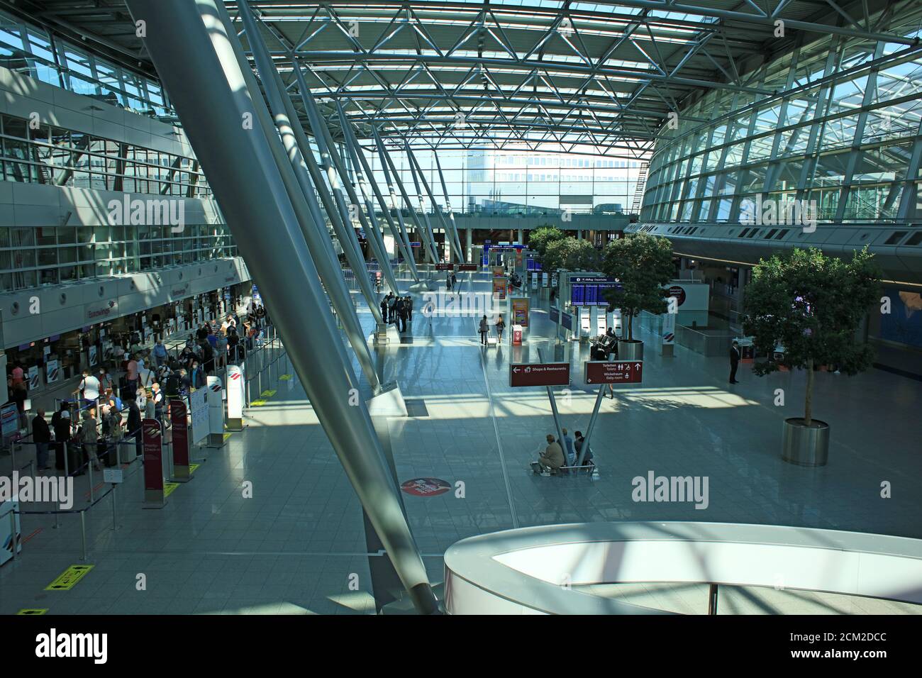 Düsseldorf, Deutschland 11 Freitag 2020 internationaler Flughafen, der in Corona Virus covid-19-mal hohe Qualität drucken Stockfoto