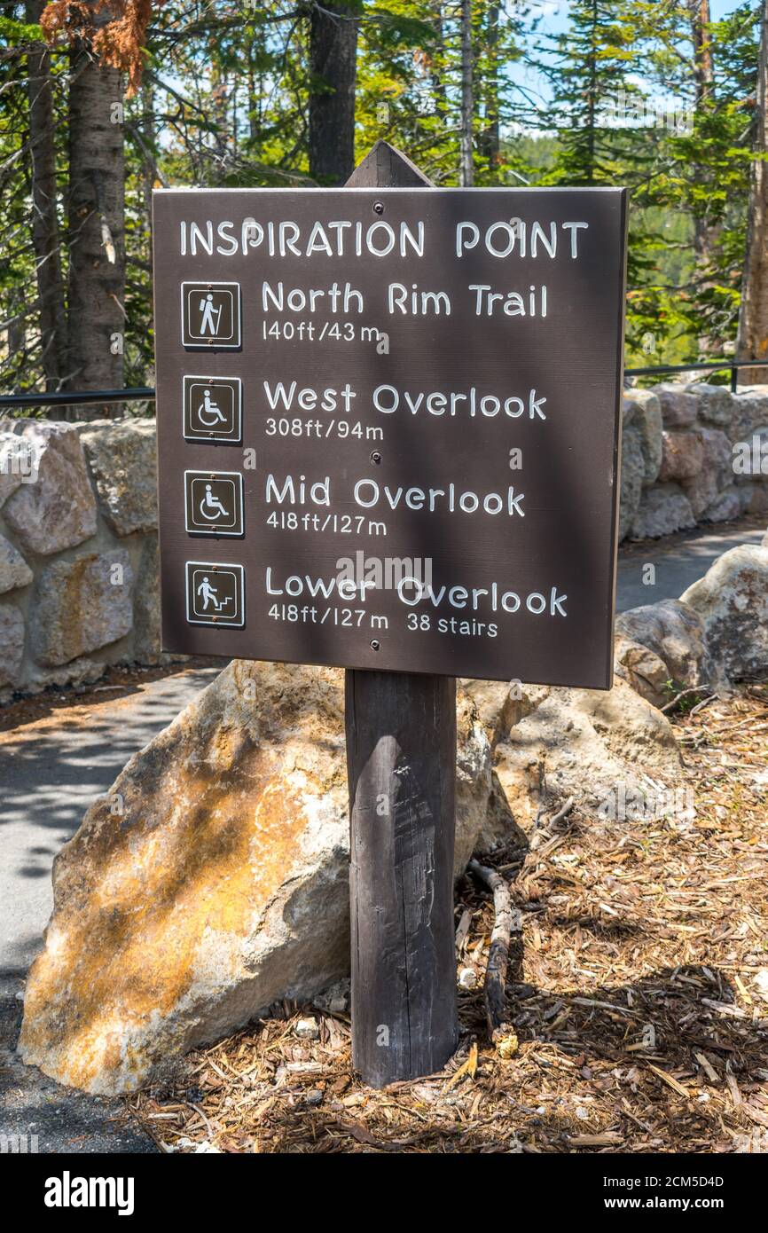 Yellowstone NP, WY, USA - 6. Juli 2019: Der Inspiration Point Trail Stockfoto