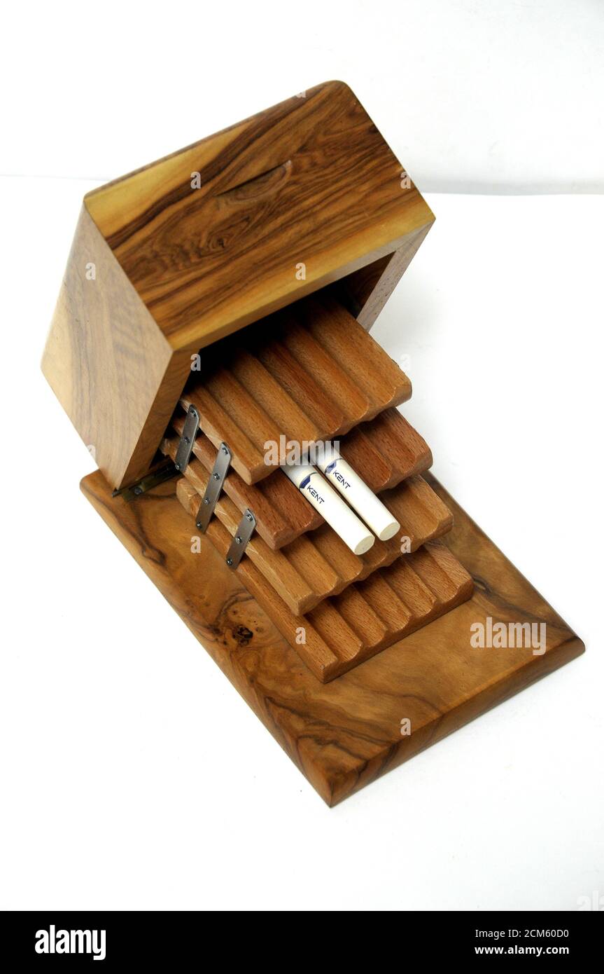 Alte Zigaretten Holzkiste Stockfoto