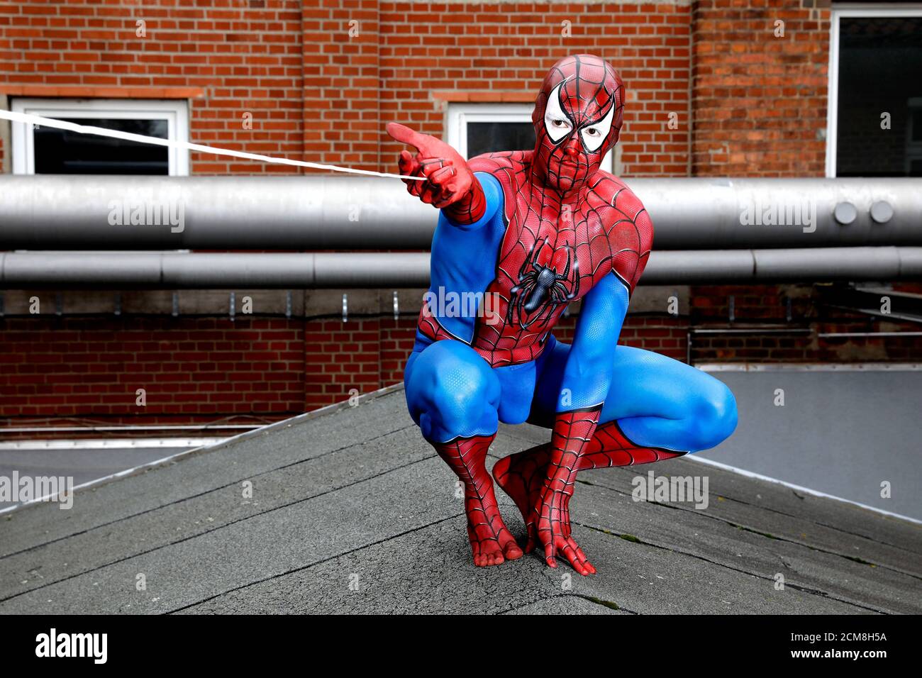 GEEK ART - Bodypainting und Transformaking: Spider-man und Spider-Gwen Fotoshooting mit Patrick Kiel und Lena Kiel am 15. September 2020 im Hefehof in Hameln - EIN Projekt der Fotografin Tschiponnique Skupin und des Bodypainters Enrico Lein Stockfoto