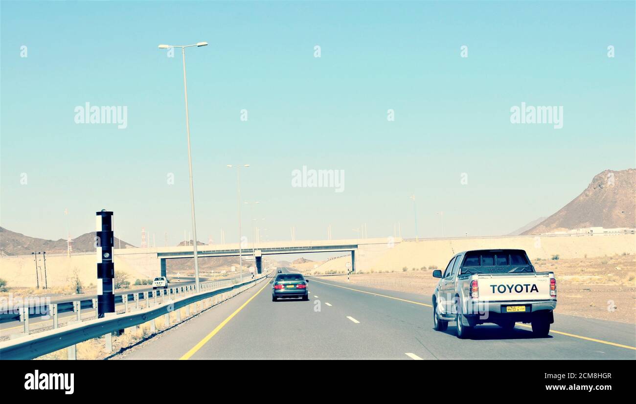 Oman nach Nizwa City Highway Road Reise. Maskat, Oman : 24-09-2020 Stockfoto