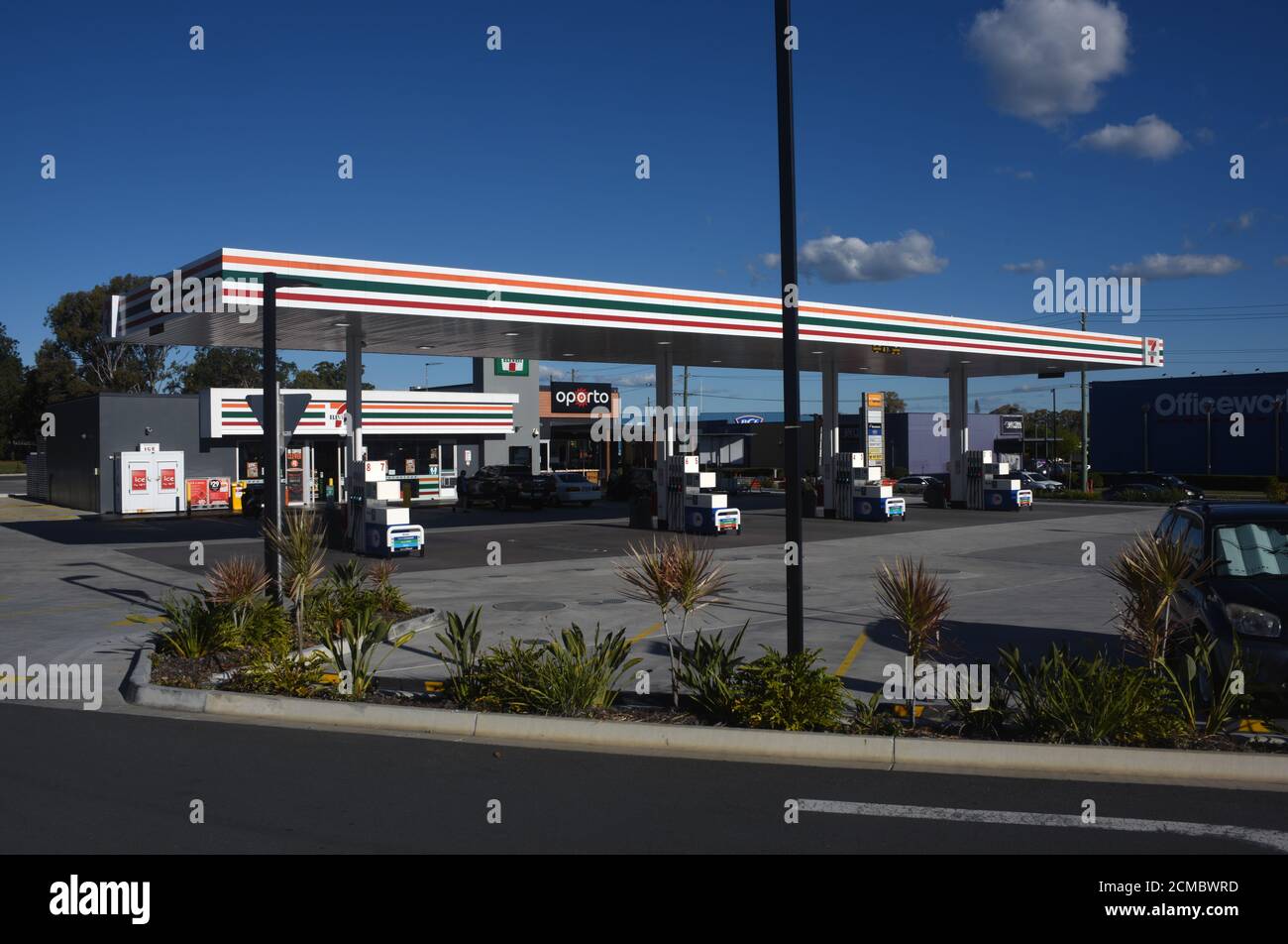 7-Eleven Mobil Tankstelle und 24-Stunden-Geschäft. Stockfoto