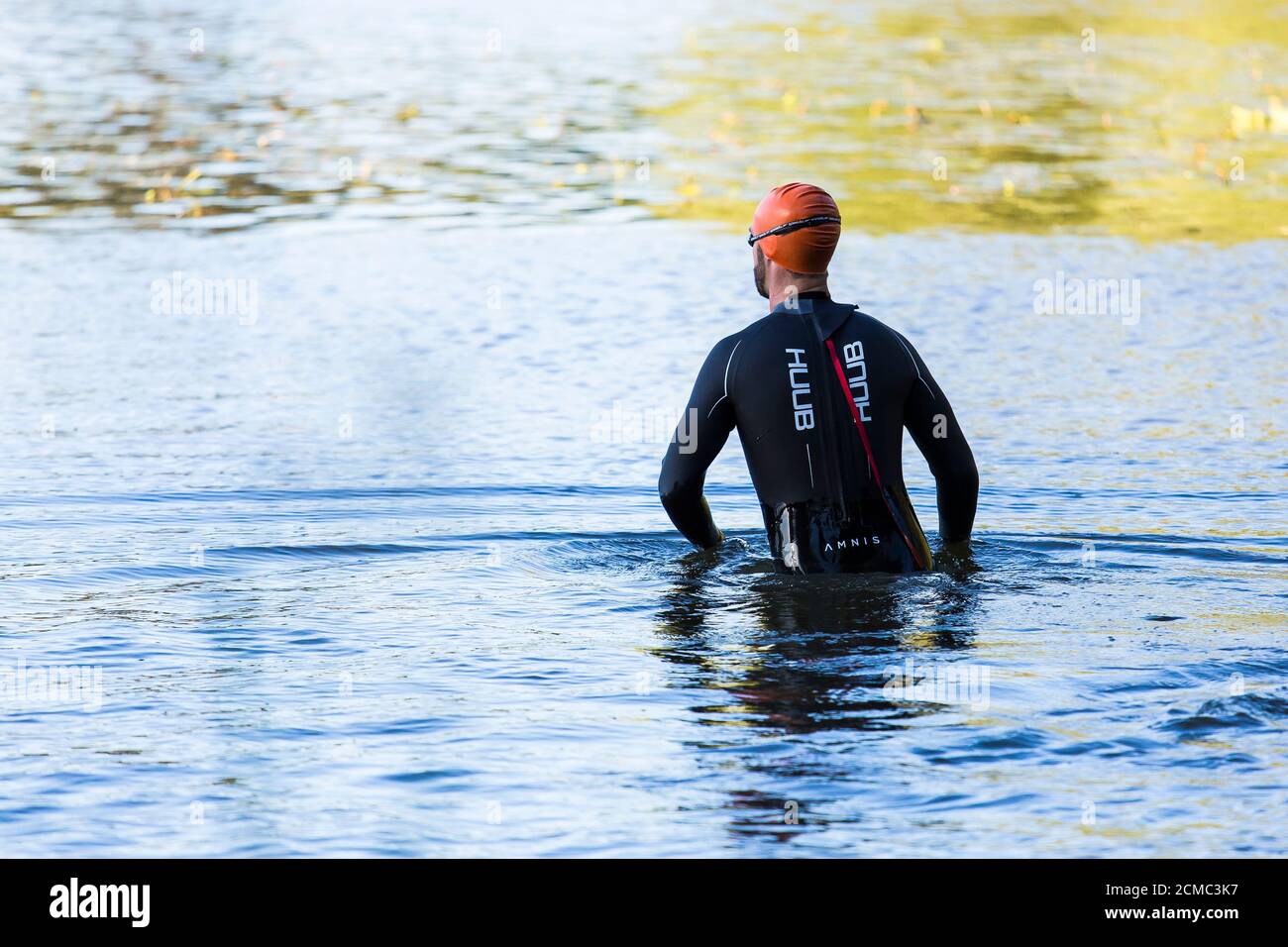 Schwimmen im Freien am Hever Castle Lake, Kent Stockfoto