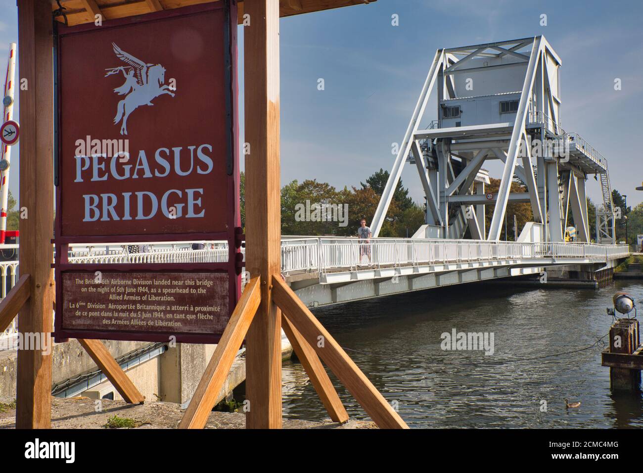 Pegasus-Brücke berühmt für die von den Verbündeten im Zweiten Weltkrieg gefangen genommen, Normandie, Frankreich Stockfoto