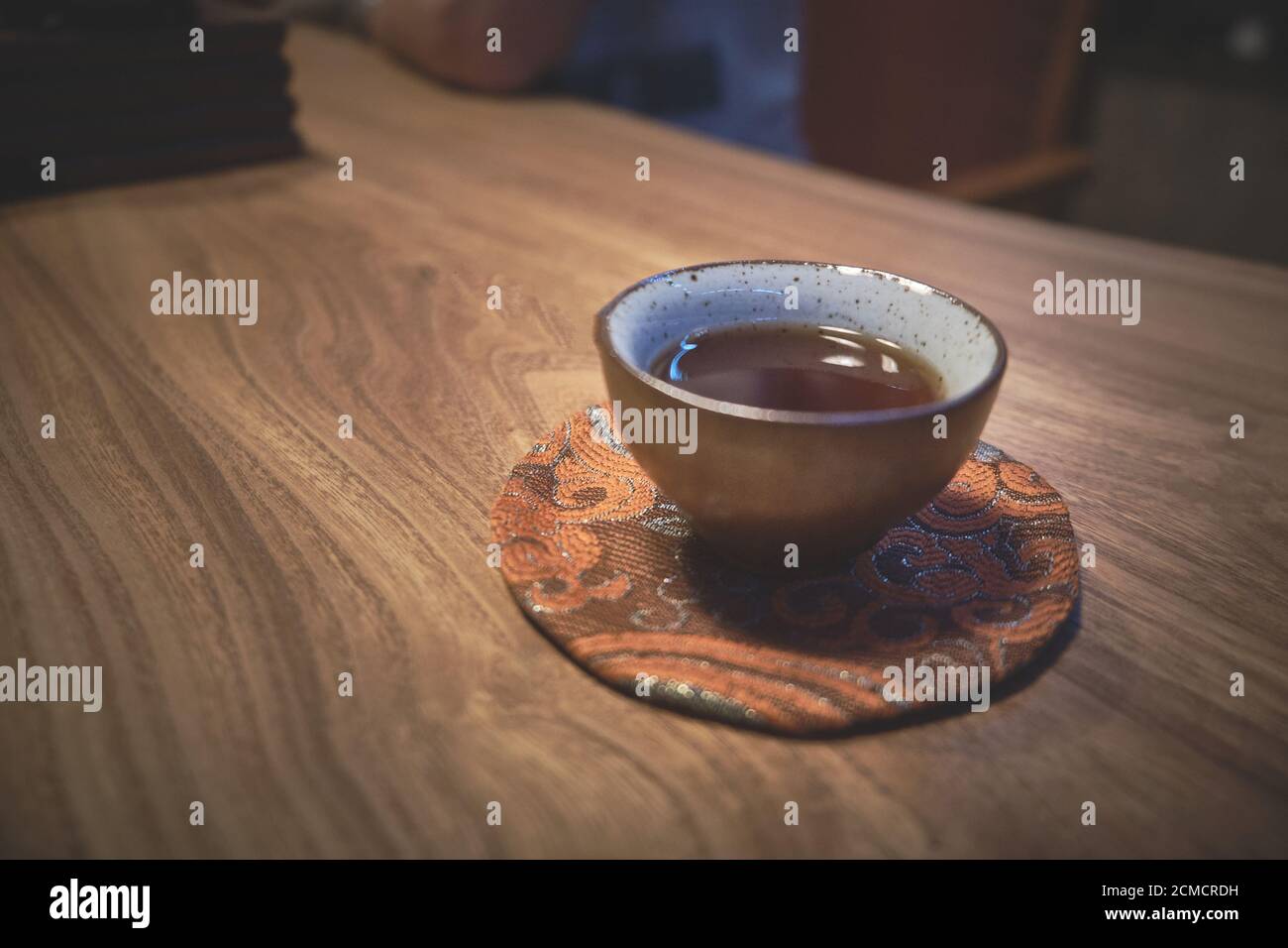 Chinesische traditionelle yixin Teetate auf dem Tisch. Traditionelle chinesische Teezeremonie Stockfoto