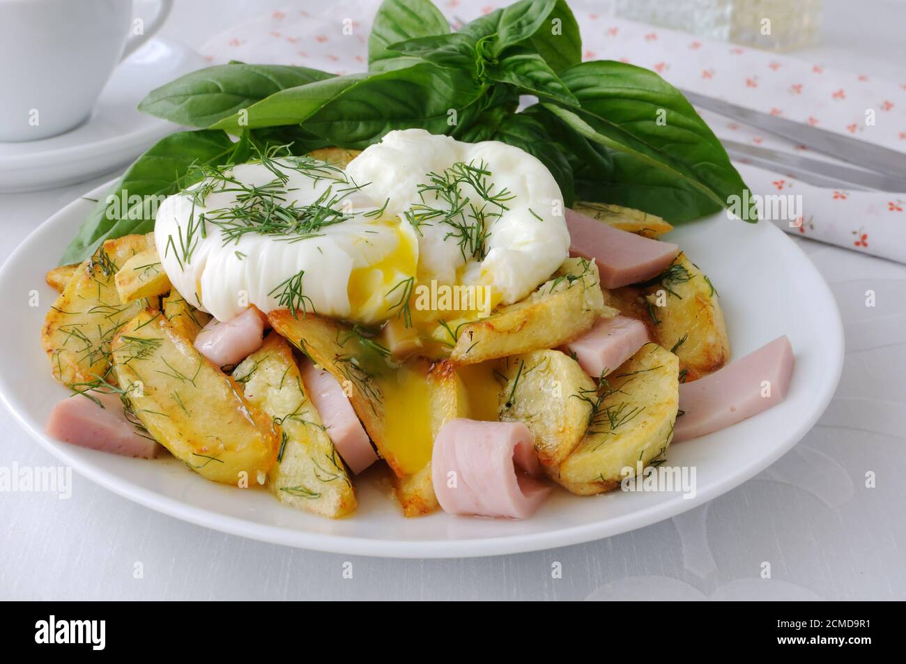 Eier benedikt und bratkartoffeln -Fotos und -Bildmaterial in hoher ...