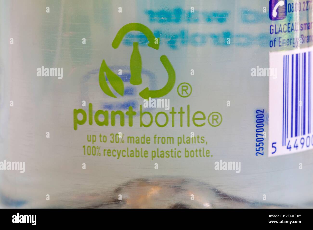 Pflanzenflasche bis zu 30% aus Pflanzen, 100% recycelbare Plastikflasche - Detail auf Flasche Smart Water plantbottle Stockfoto