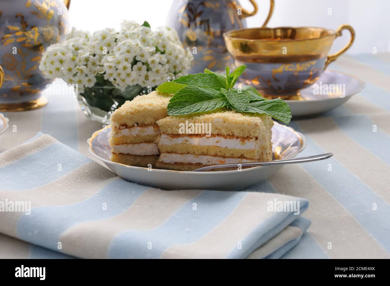 Biskuitkuchen mit einem zarten Souffle Stockfoto