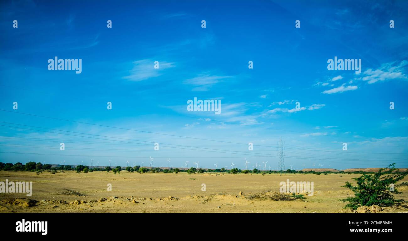 Blick auf Sonnenuntergang und Sonnenaufgang mit Kamel auf Sam Sanddünen von Jaisalmer die goldene Stadt, ein idealer Reiz für Reisebegeisterte Stockfoto