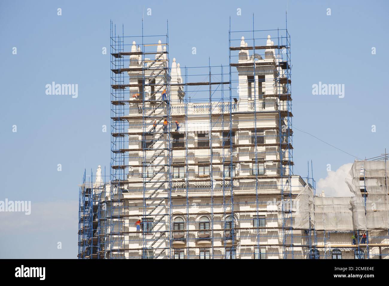 Renovierung der Fassade eines Wohngebäudes. Stockfoto