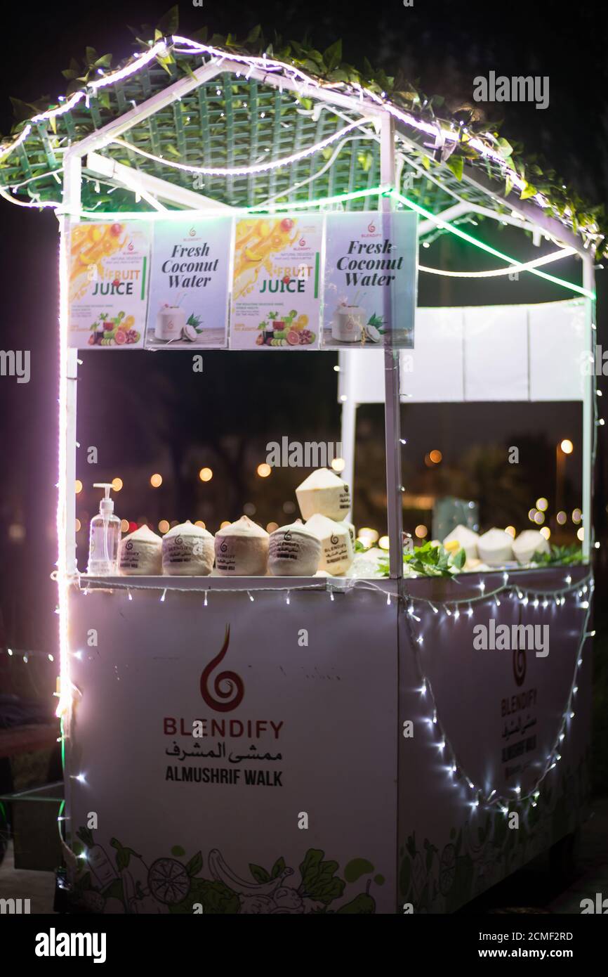 Abu Dhabi 17,09,2020. Street Food Caravans in der Hauptstadt der Vereinigten Arabischen Emirate. Stockfoto
