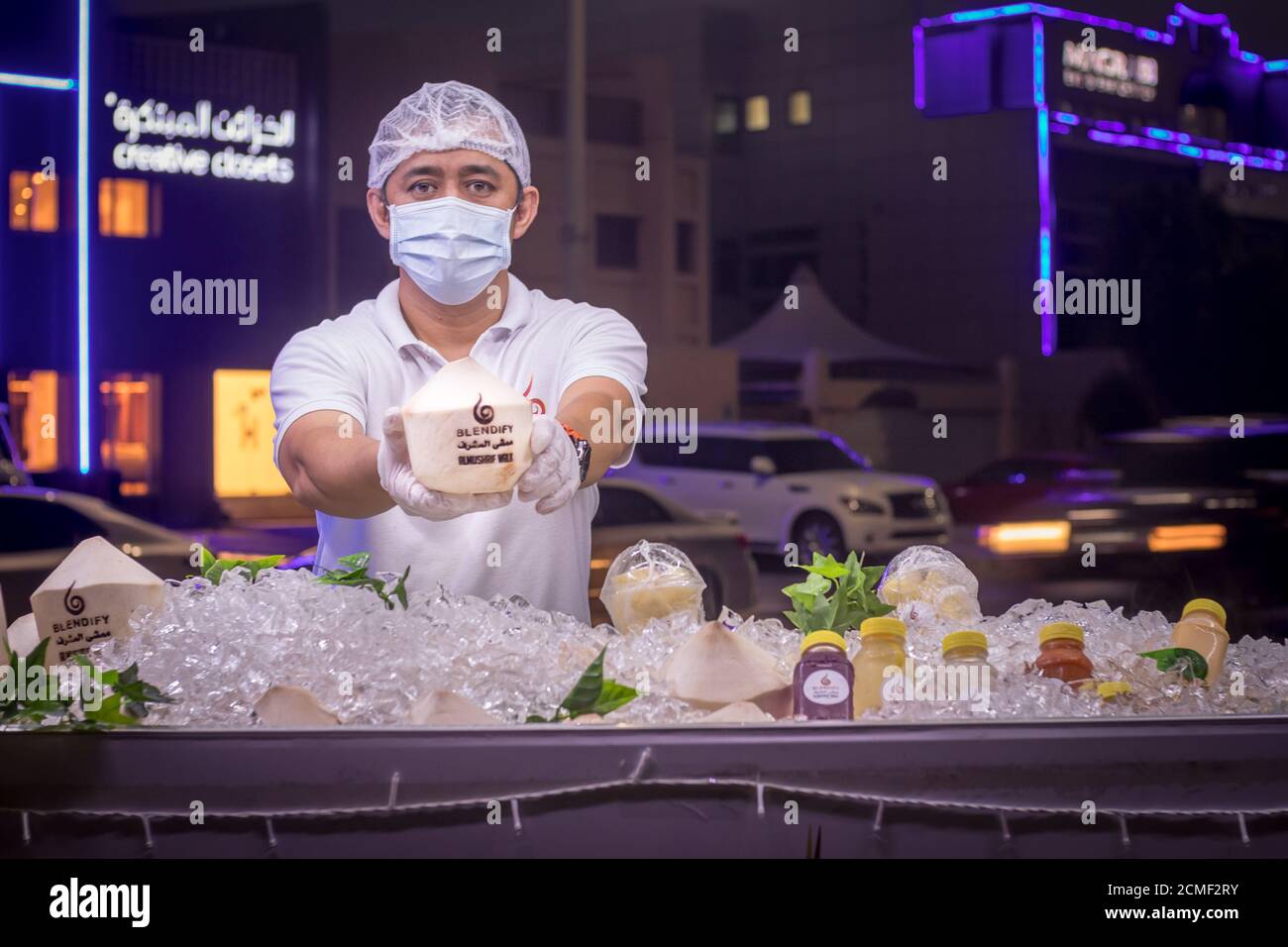 Abu Dhabi 17,09,2020. Street Food Caravans in der Hauptstadt der Vereinigten Arabischen Emirate. Stockfoto