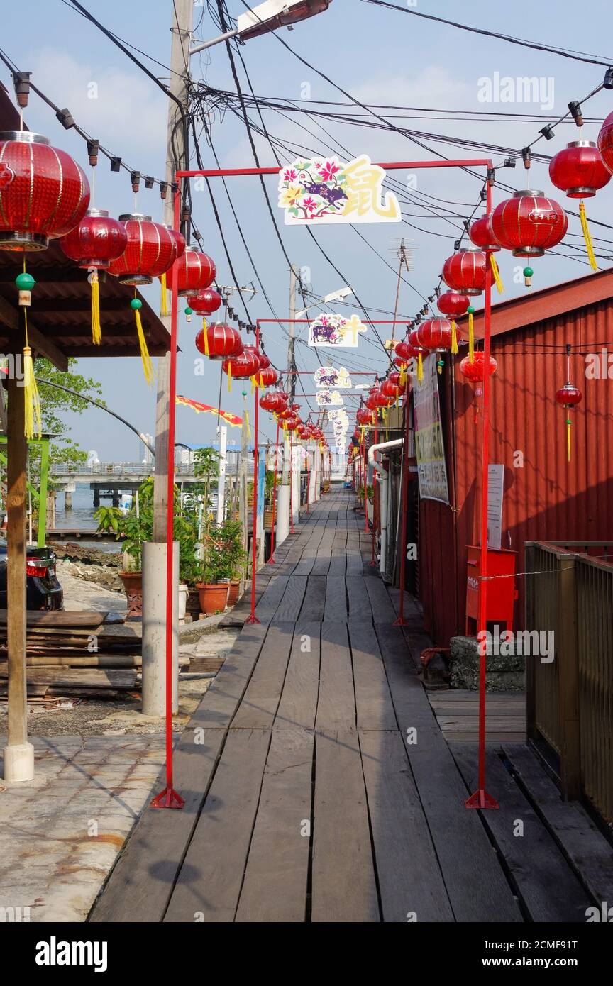 GEORGETOWN, PENANG, MALAYSIA - 18. APRIL 2016: Lee Jetty ist ein kleines Dorf, das im 19. Jahrhundert vom chinesischen Clan auf Wasser gebaut wurde Stockfoto