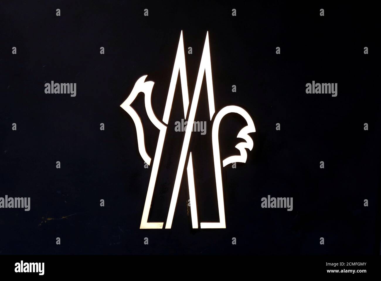 Moncler logo -Fotos und -Bildmaterial in hoher Auflösung – Alamy