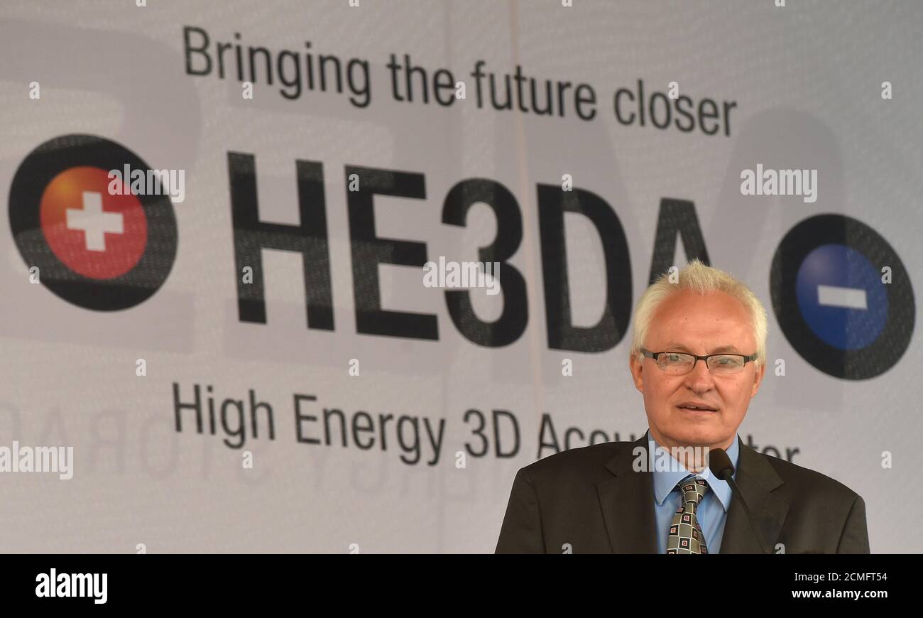 Horni Sucha, Tschechische Republik. September 2020. Jan Prochazka, Autor des Patents, spricht während der Eröffnungszeremonie von Magna Energy Storage für die Produktion von Hochenergie-3D-Akkumulatoren HE3DA in Horni Sucha, Tschechische Republik, 17. September 2020. Kredit: Jaroslav Ozana/CTK Foto/Alamy Live Nachrichten Stockfoto