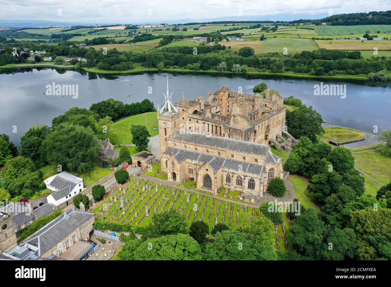 Luftdrohnenansicht des Linlithgow Palace West Lothian Stockfoto