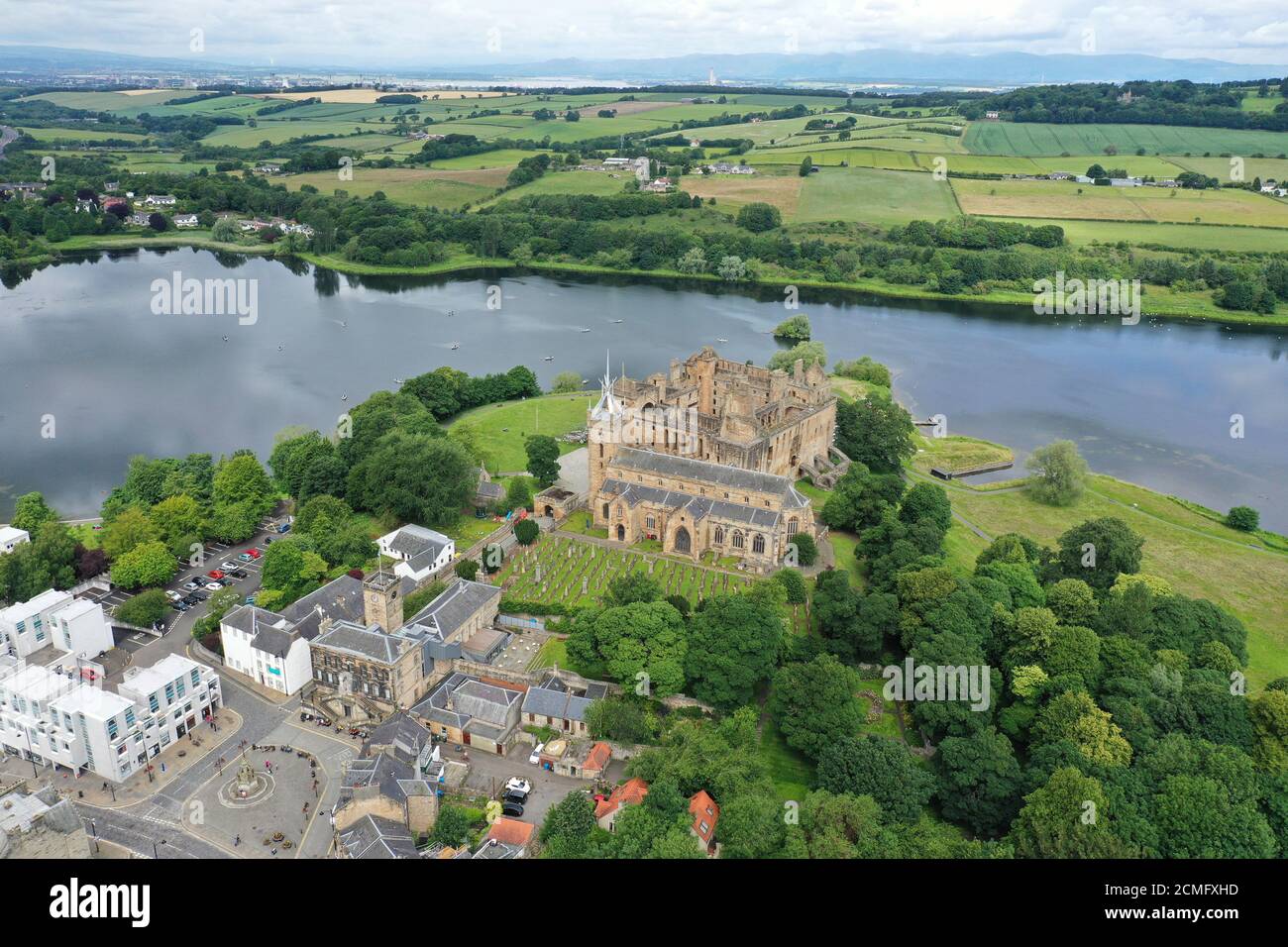 Luftdrohnenansicht des Linlithgow Palace West Lothian Stockfoto