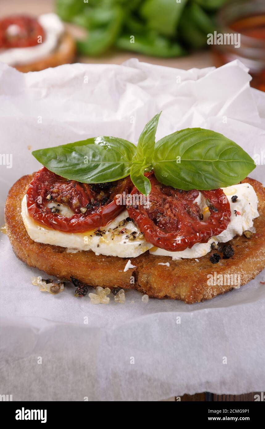 Tomaten und feta -Fotos und -Bildmaterial in hoher Auflösung – Alamy