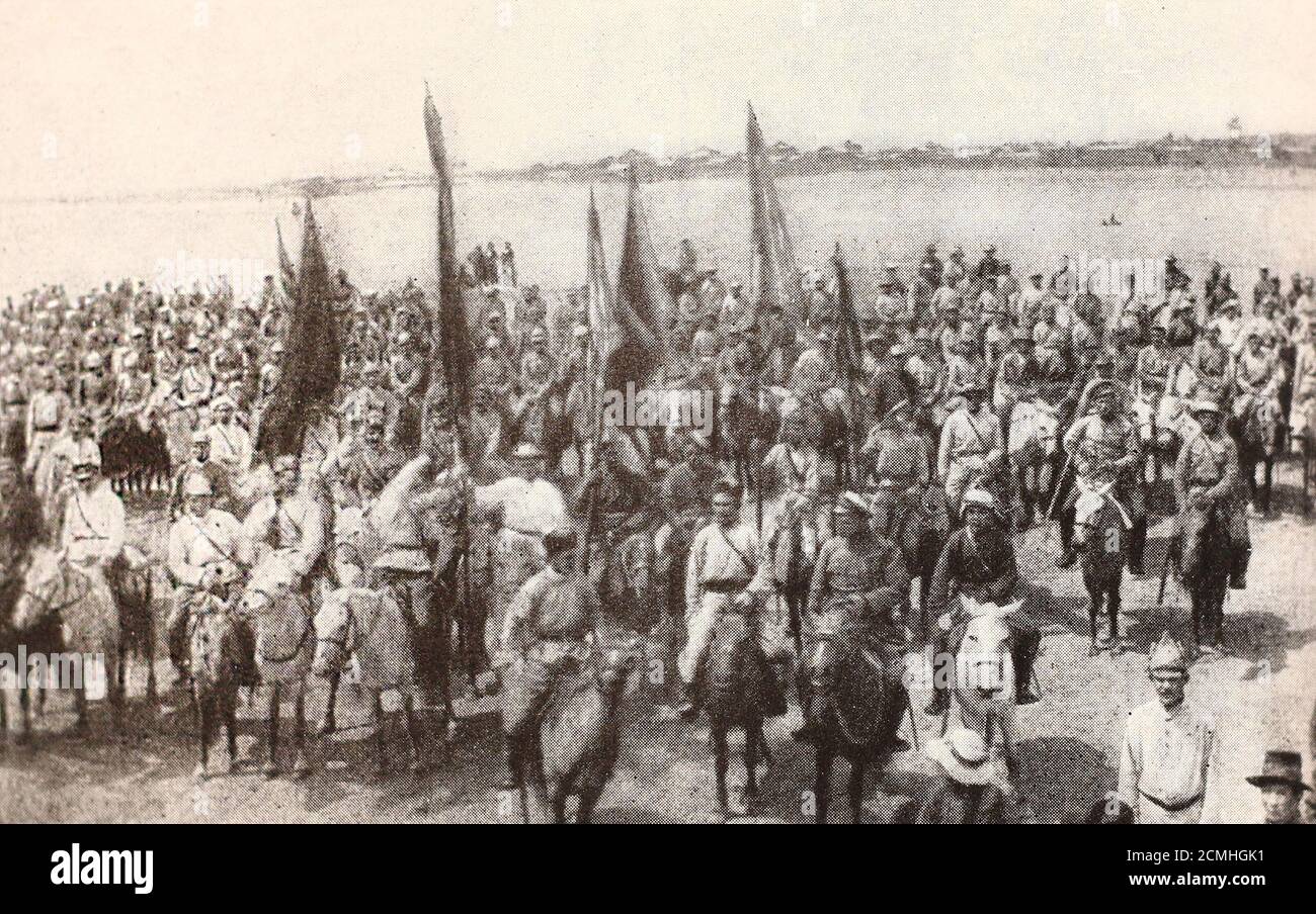 Soldaten der Revolutionären Volksarmee bei der Feier des Jahrestages der Großen Sozialistischen Oktoberrevolution 1922 in Urga (Ulaanbaatar). Stockfoto