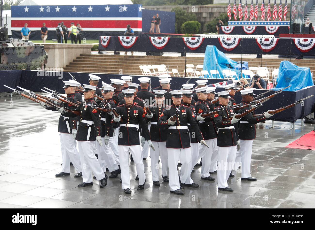Der Silent Drill Platoon des U.S. Marine Corps nimmt an den Feierlichkeiten zum Unabhängigkeitstag im Lincoln Memorial in Washington, D.C., USA, am 4. Juli 2019 Teil. REUTERS/Tom Brenner Stockfoto