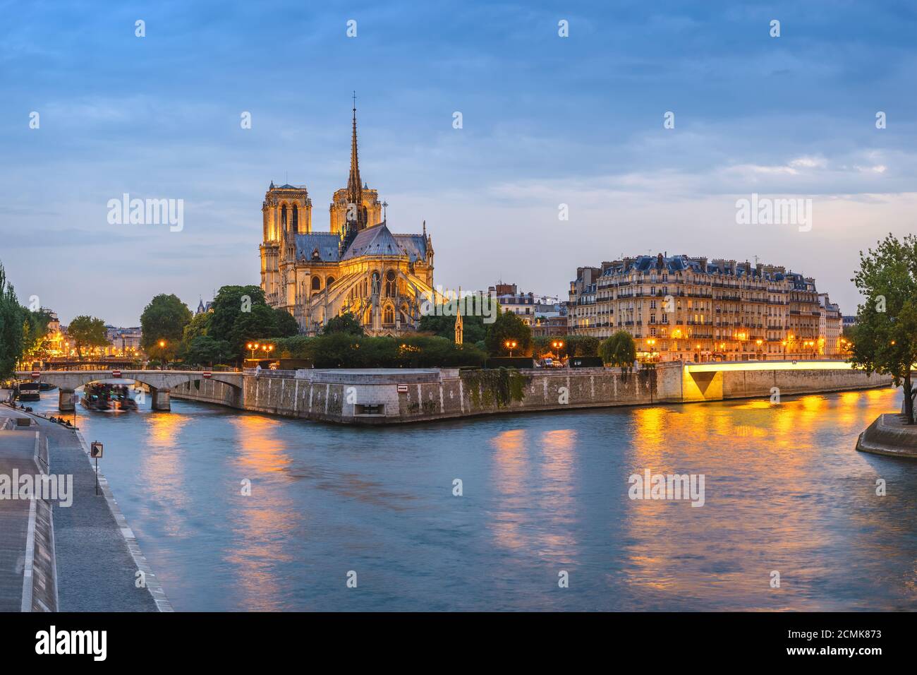 Paris Sonnenuntergang skyline Panorama am Notre Dame de Paris Kathedrale und Seine, Paris, Frankreich Stockfoto