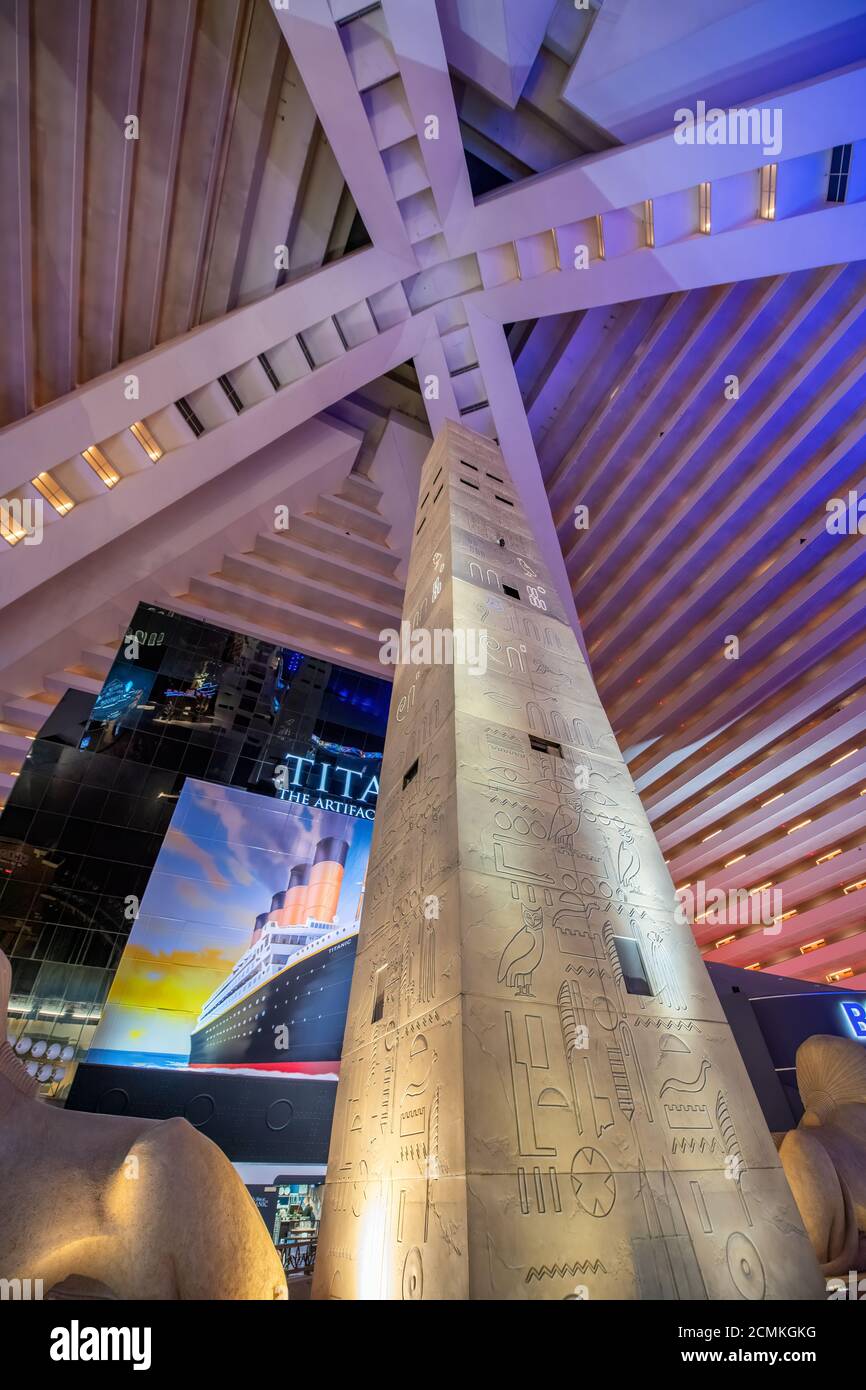 LAS VEGAS, NV - 27. JUNI 2019: Interieur des Luxor Hotels Moderne Struktur. Stockfoto