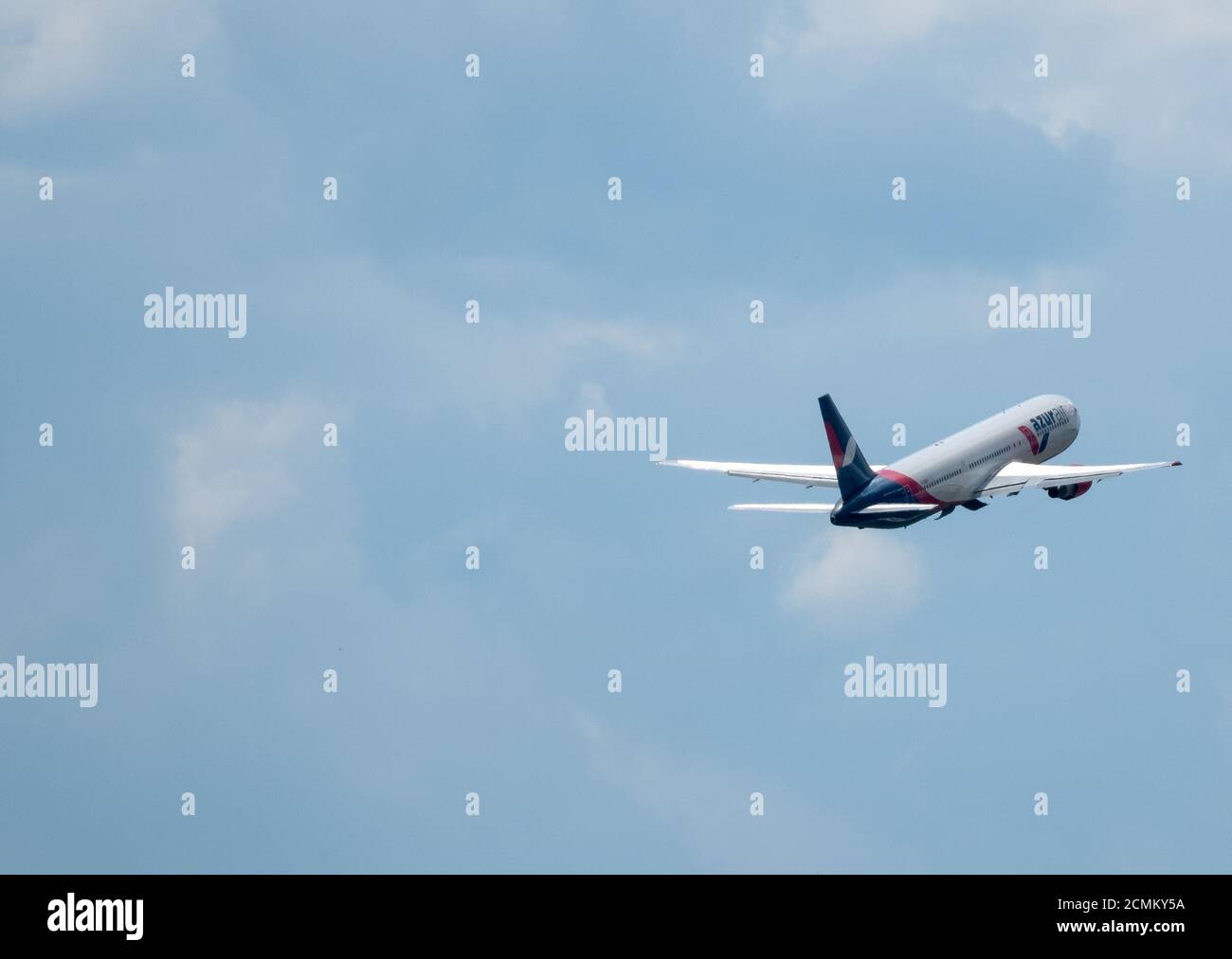 Juli 2019 In Moskau, Russland. Flugzeug Boeing 767-300 Azur Air Airline am Flughafen Vnukovo in Moskau. Stockfoto