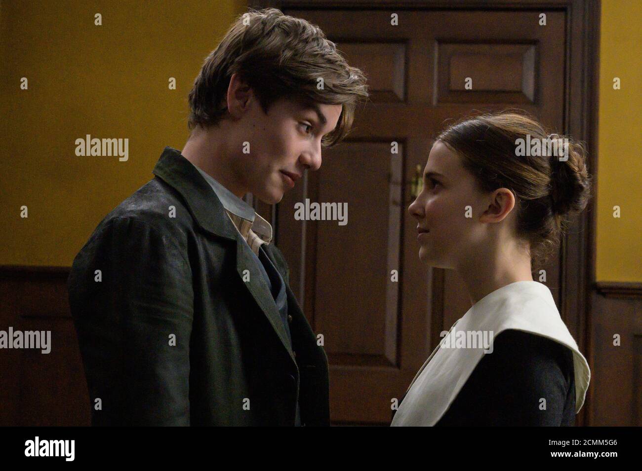 Louis Partridge, Millie Bobby Brown, 'Enola Holmes' (2020) Credit: Alex Bailey / Netflix / The Hollywood Archive Stockfoto