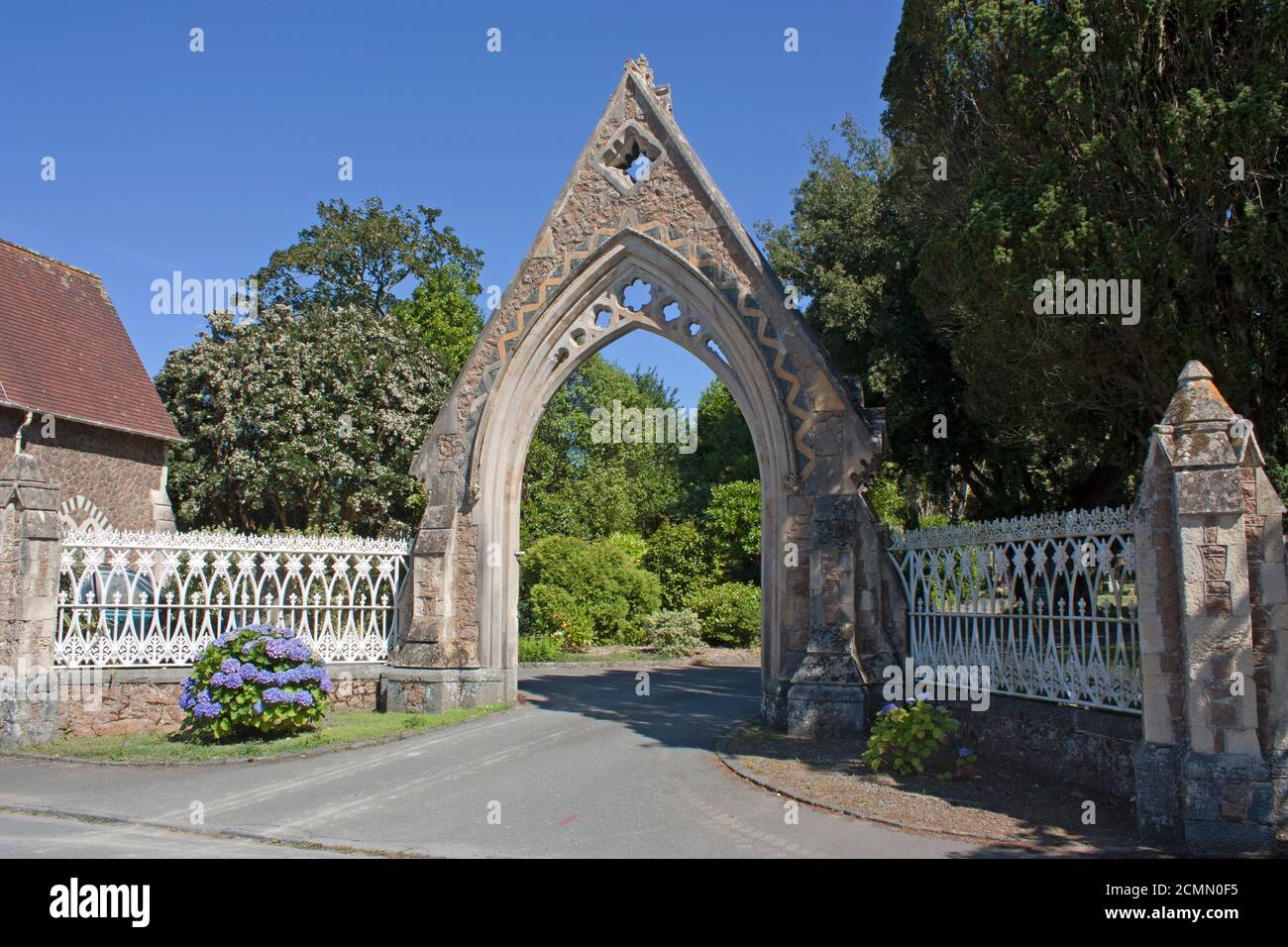 Kanalinseln. Guernsey. St. Peter Port. Tor zum Foulon Friedhof und Krematorium. Stockfoto