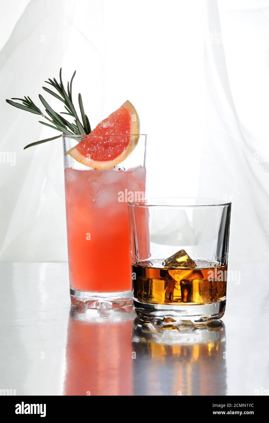 Paloma Cocktail in Collins Glass, aus Tequila mit Grapefruitsaft, dekoriert mit einer Scheibe Grap Stockfoto