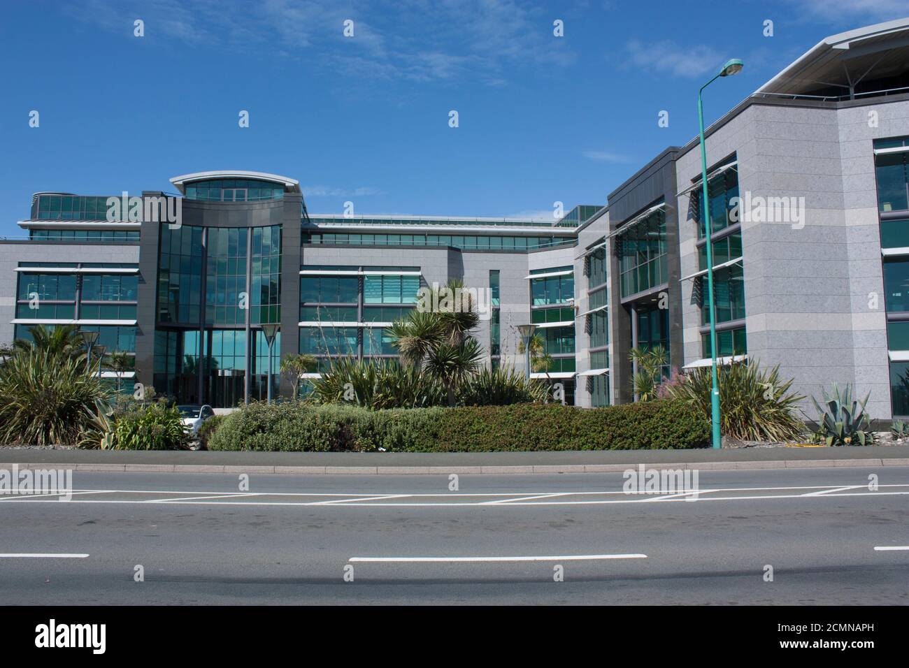 Kanalinseln. Guernsey. St. Peter Port. St George's Esplanade. Admiral Park. Trafalgar Court. Stockfoto