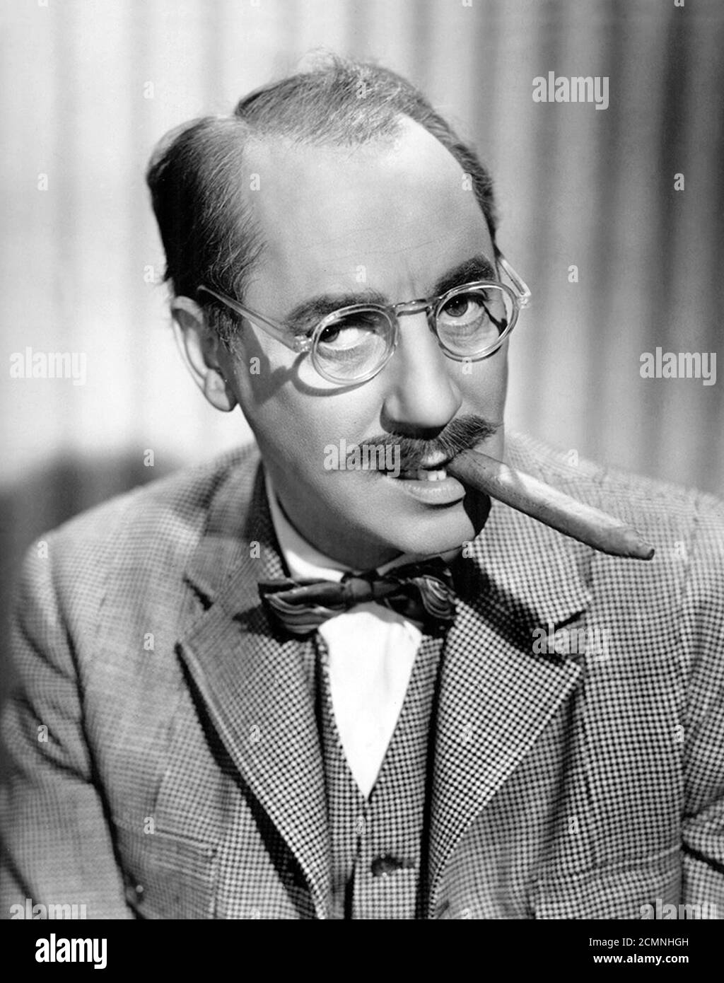 Groucho Marx. Porträt von Julius Henry 'Groucho' Marx (1890-1977), Werbefoto, ca. 1947 Stockfoto