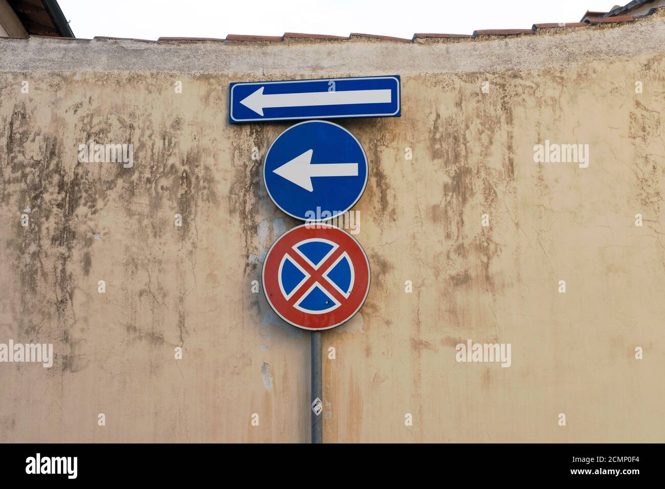 Kein Schild Links Abbiegen Stockfotos Und Bilder Kaufen Alamy