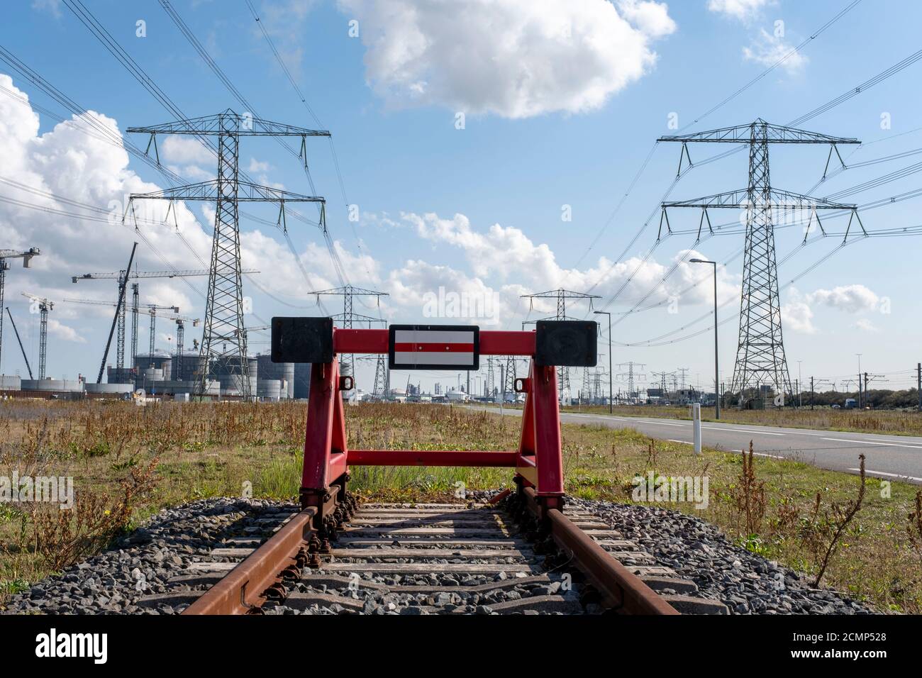 Rote Eisenbahnpuffer Ende zum Bestimmungsort im europoort holland In der Nähe von rotterdam Stockfoto