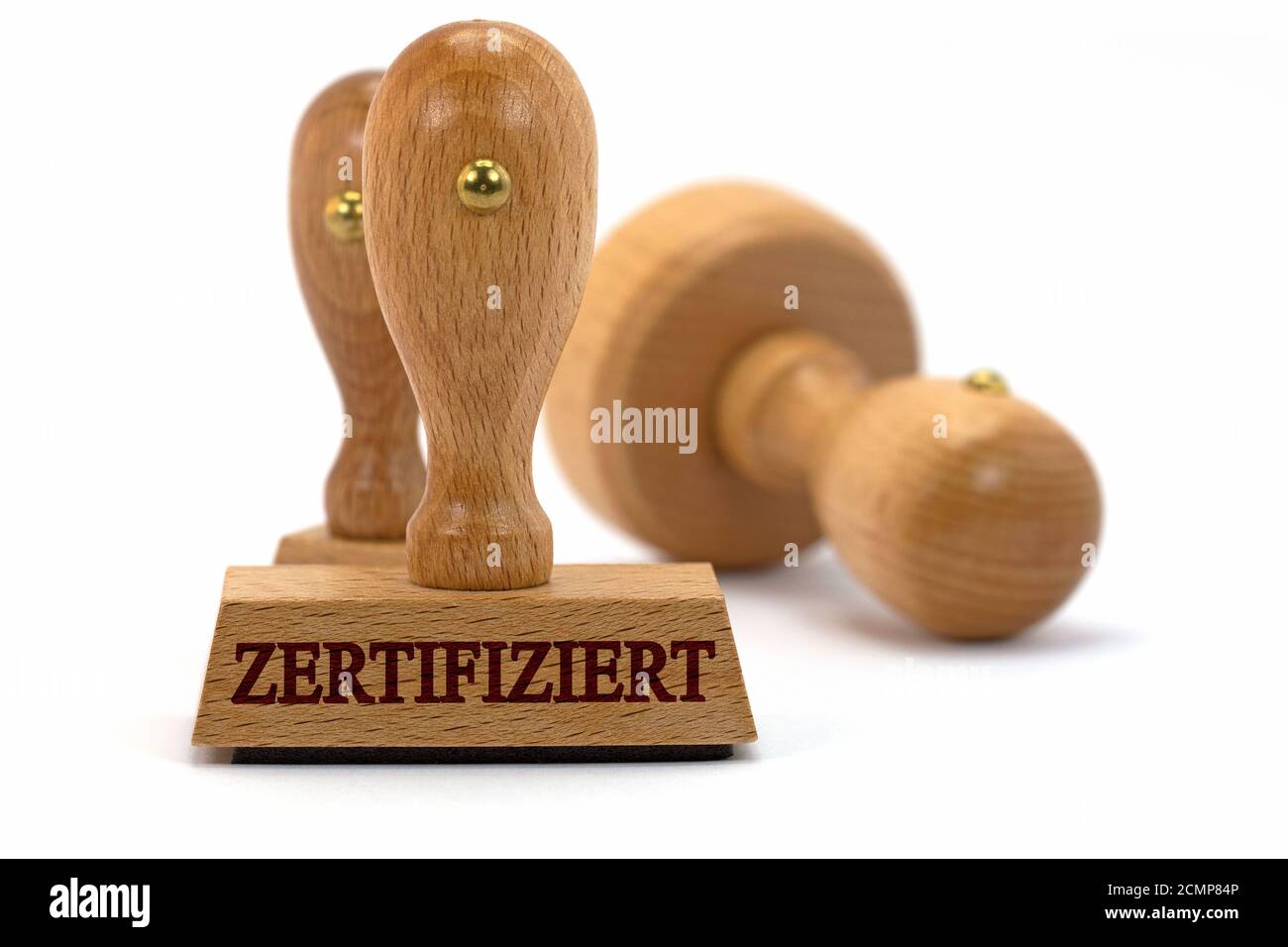 Stempel mit dem deutschen Wort zertifiziert, zertifiziert, auf weißem Hintergrund Stockfoto