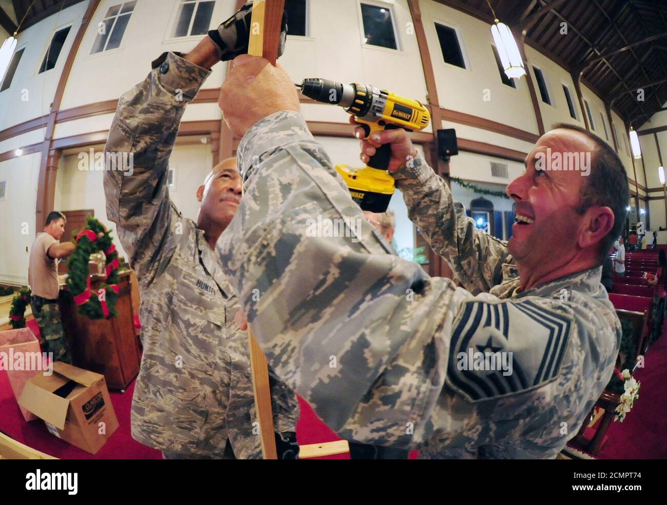 JTF-GTMO Senior-Mitglied für die Festtagsdekorationen 111201 Stockfoto