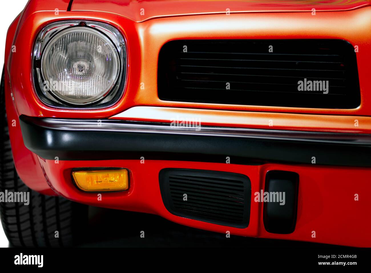 Izmir, Türkei - 11. Juli 2020: Nahaufnahme eines 1974 Pontiac Brand Trans am firebird in einer Studioaufnahme. Stockfoto