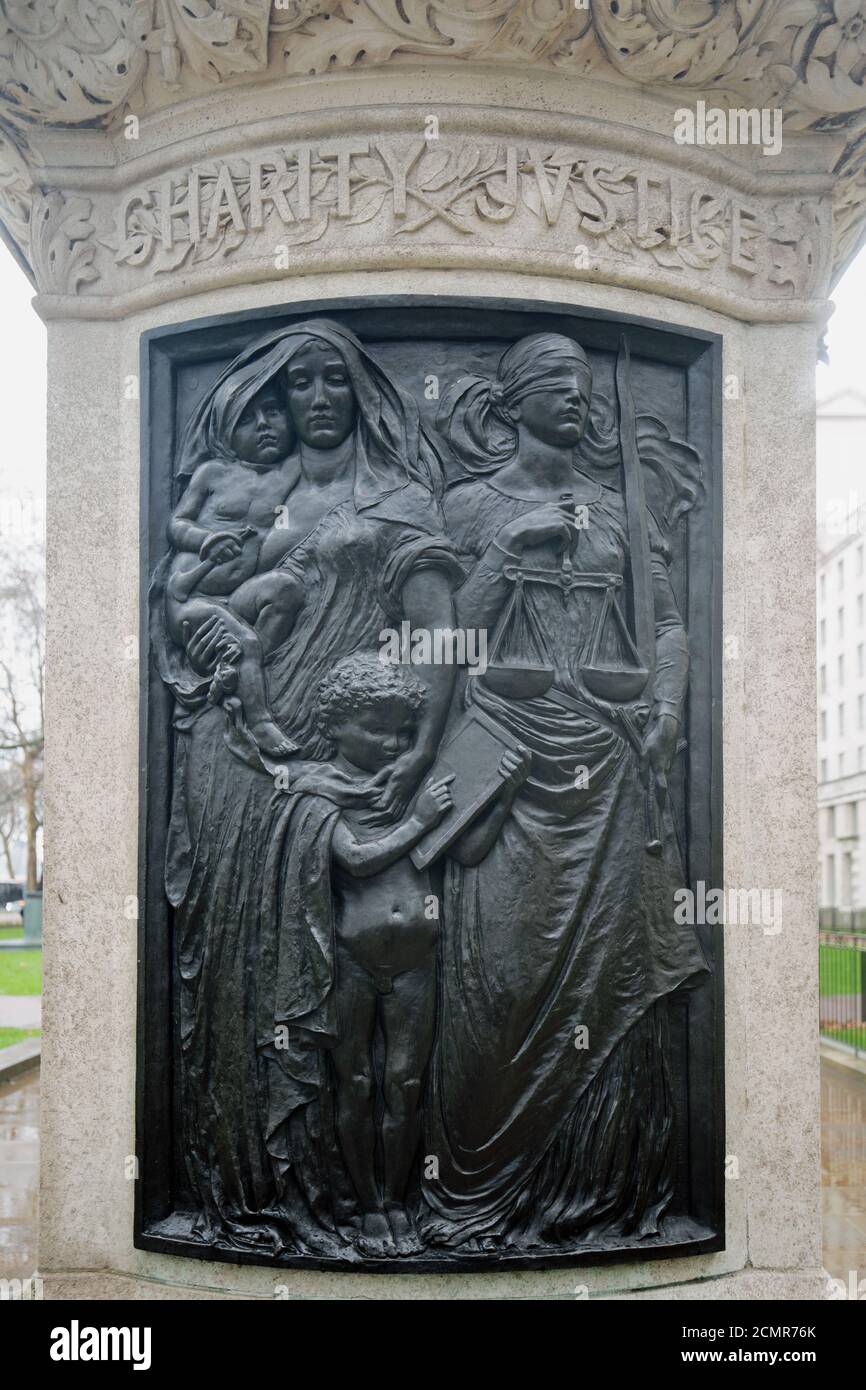 London, England, Großbritannien. Statue von Gordon von Khartum - in Victoria Embankment Gardens. Figuren der Nächstenliebe und Gerechtigkeit. Januar 2018 Stockfoto