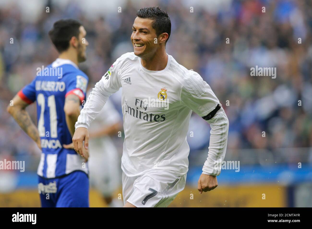 Fußball Fußball - Deportivo V Real Madrid - Spanische Liga BBVA - Stadion  Riazor, A Coruna, Spanien - 14/05/16 Real Madrids Crisitano Ronaldo feiert  ein Tor. REUTERS/Miguel Vidal Stockfotografie - Alamy