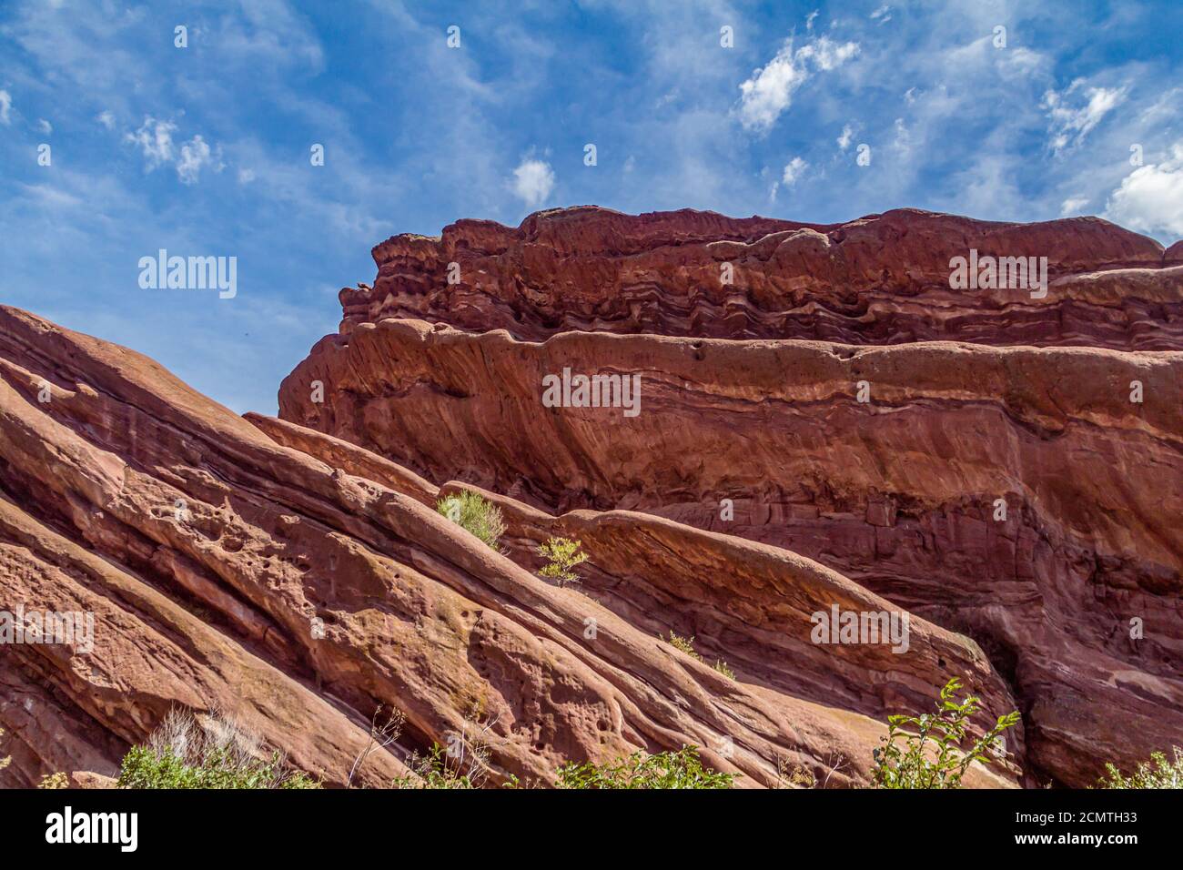 Große Felsformationen im Red Rocks Park und Ampitheater Stockfoto