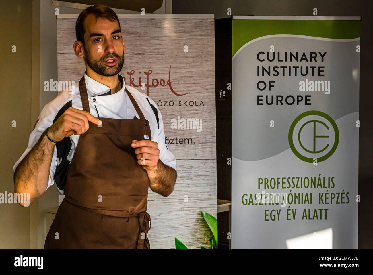 Kulinarisches Institut von Budapest mit dem professionellen Koch Lászlo Papdi Stockfoto