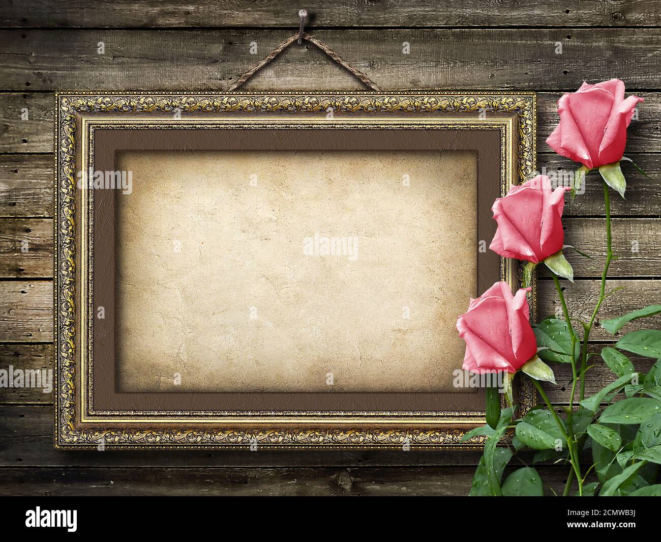 Alte Vintage-Rahmen für Fotos und einen Strauß gelber Rosen Stockfoto