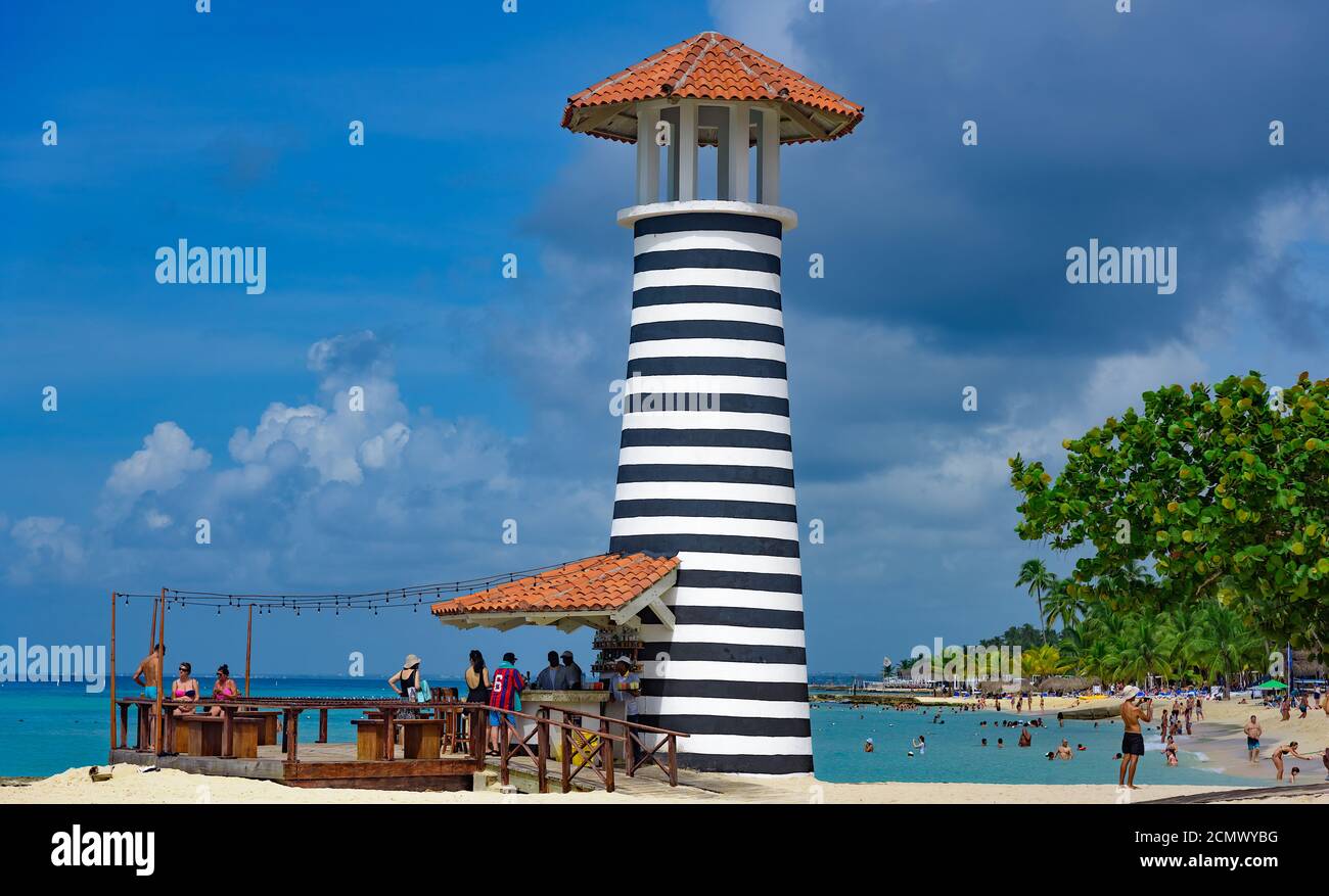 Gestreifter Leuchtturm auf der karibik Stockfoto