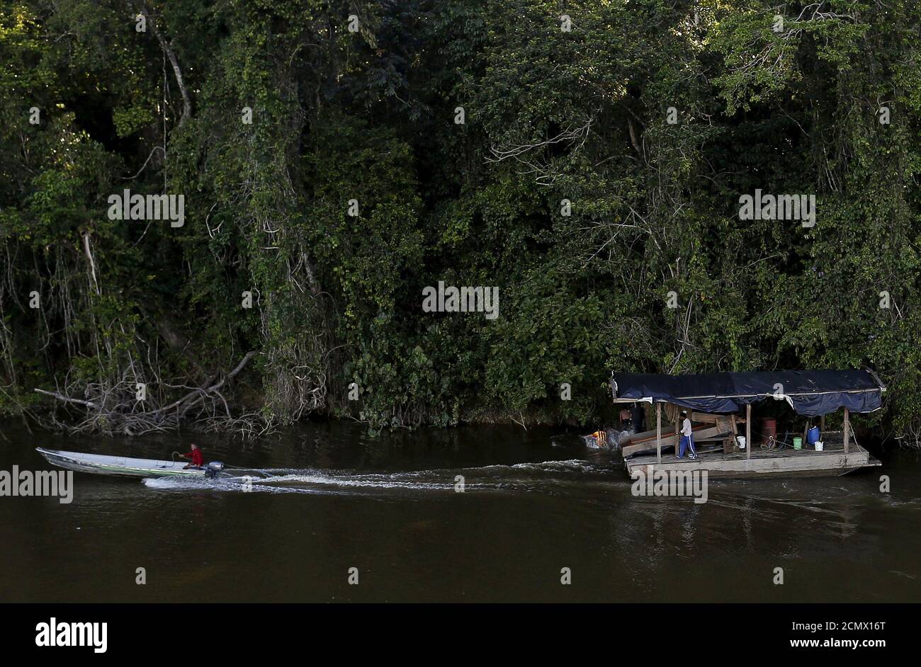 Illegal gold mining quecksilber -Fotos und -Bildmaterial in hoher ...